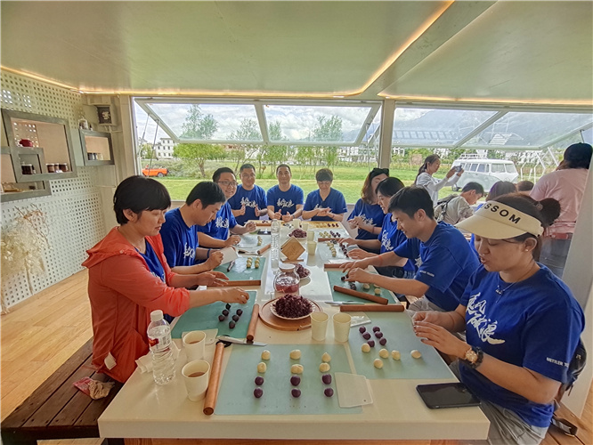 大理非遺扎染鮮花餅花漾時光體驗(yàn)團(tuán)建之旅